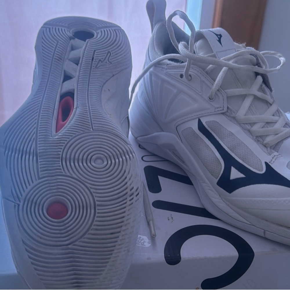 Volleyball shoes